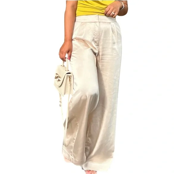 NWT Express Women’s Satin Pants Beige Super High Waisted Wide Leg Trousers Sz 2 - Picture 2 of 14
